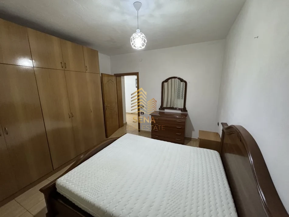 Tirane, jepet me qera apartament 2+1+Ballkon Kati 2, 125 m² 500 € (Varri i Bamit)