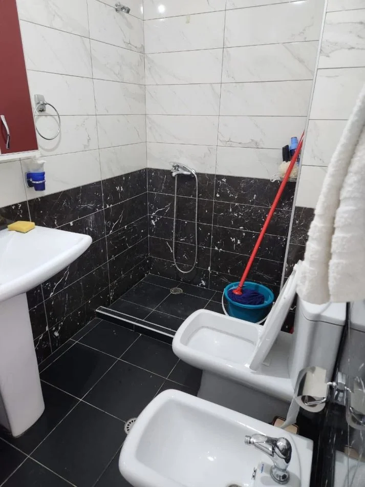 Tirane, jepet me qera apartament 1+1+Ballkon Kati 6, 67 m² 400 € (Golden Park Amerikan 3)