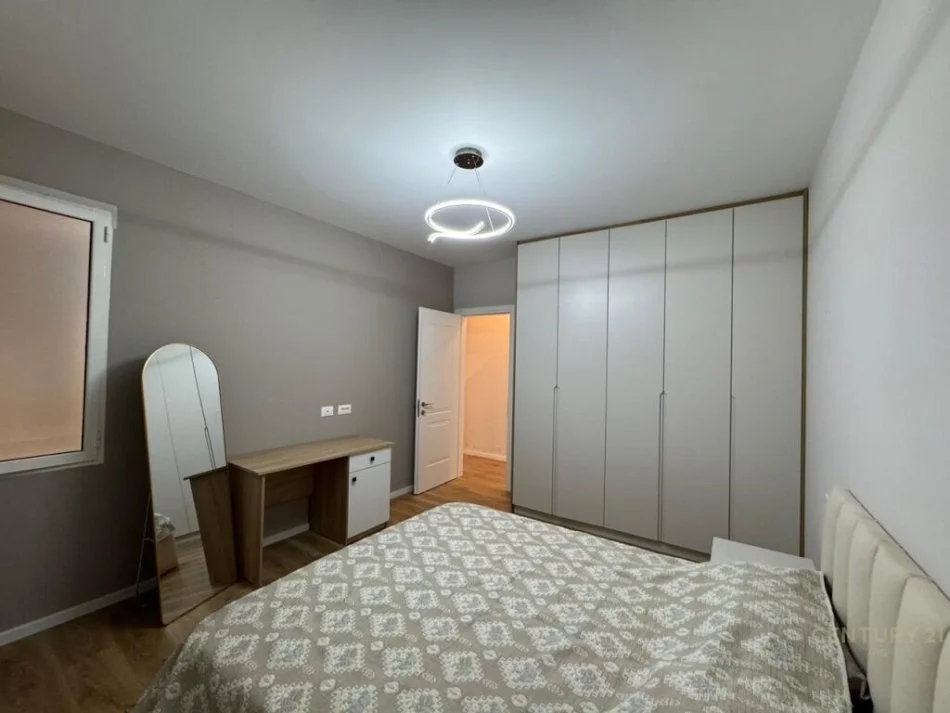 Tirane, jepet me qera apartament 2+1 Kati 3, 90 m² 900 € (Rruga Kavajes)