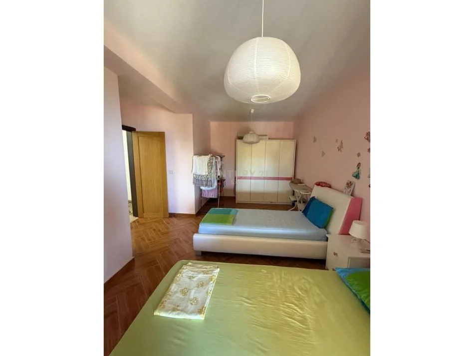 Kavaje, shitet apartament 2+1+Aneks+Ballkon , 156 m² 350.000 € (Qerret)