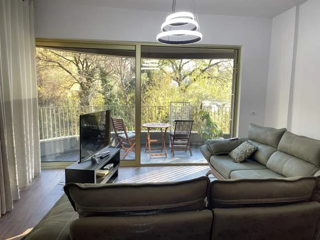 Tirane, jepet me qera apartament 2+1 Kati 3, 100 m² 1.500 Euro (Dervish Hima. Pran Stadiumit)