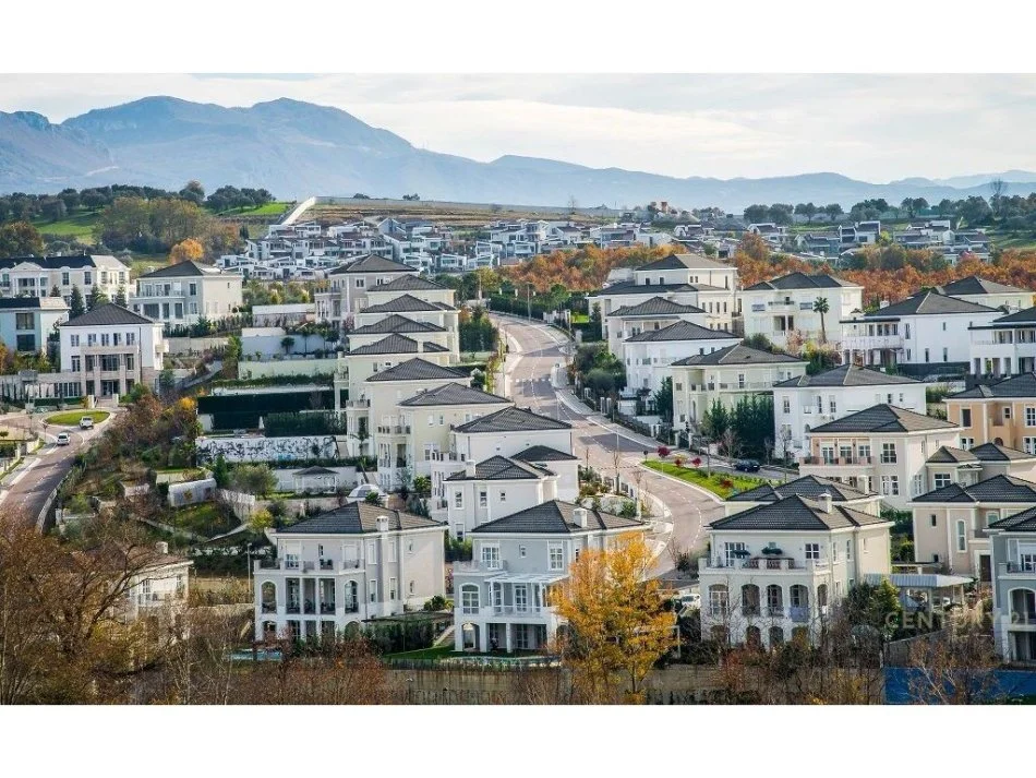 Tirane, jepet me qera Vile 3 Katshe , 410 m² 5.000 € (Rolling Hills)