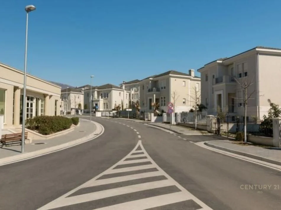 Tirane, jepet me qera Vile 3 Katshe , 410 m² 5.000 € (Rolling Hills)