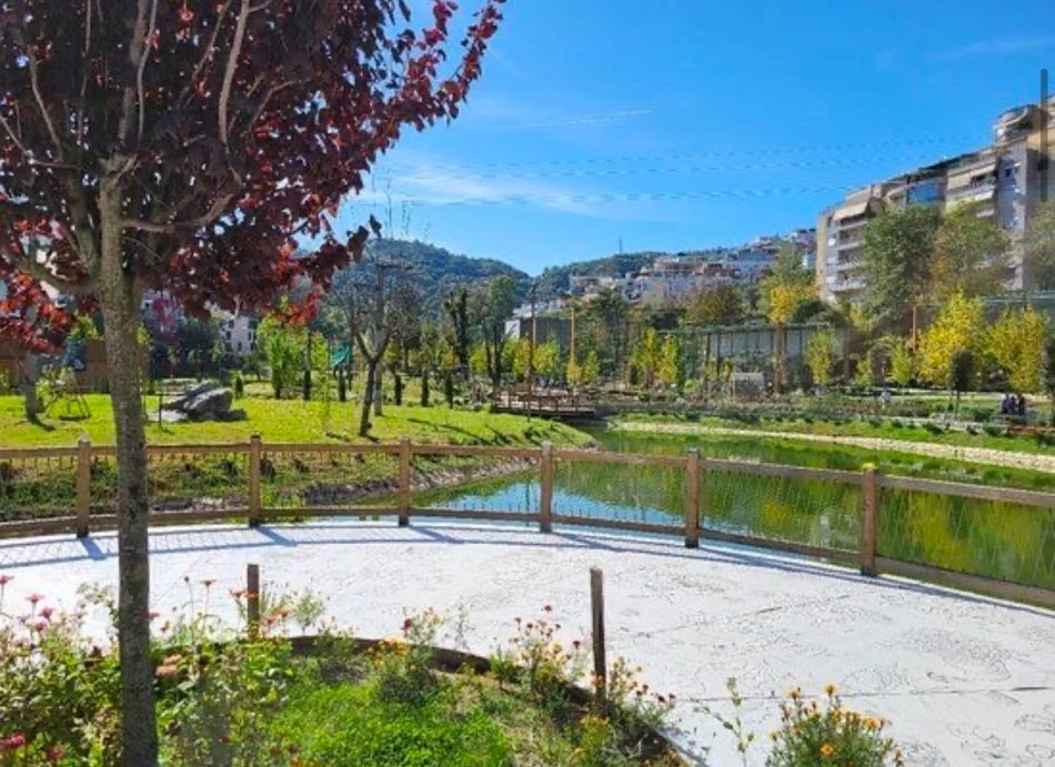 Tirane, shes apartament 2+1+Ballkon Kati 1, 107 m² 220.000 € (Pas Kopeshtit Zoologjik, Tirane)