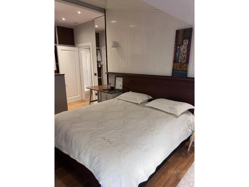 Tirane, jepet me qera apartament+verande | Penthouse 3+1+Aneks+Ballkon Kati 5, 210 m² 2.500 € (Ministria e Drejtesise)