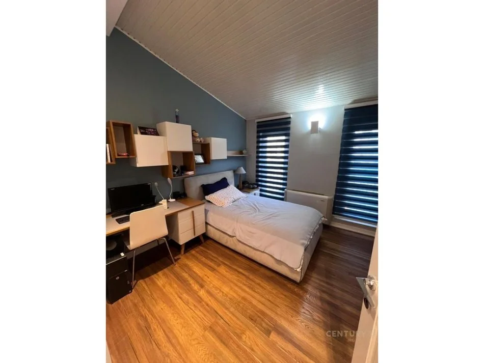 Tirane, jepet me qera apartament+verande | Penthouse 3+1+Aneks+Ballkon Kati 5, 210 m² 2.500 € (Ministria e Drejtesise)