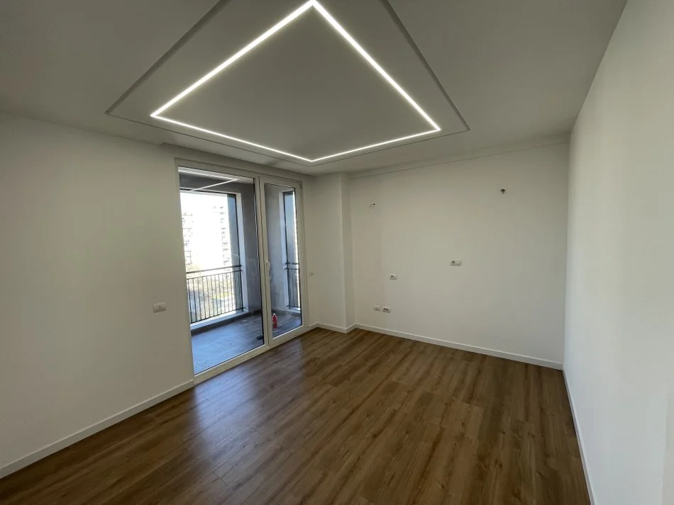 Tirane, jepet me qera apartament 2+1+Aneks+Ballkon Kati 7, 145 m² 650 € (Fusha Aviacuonit)