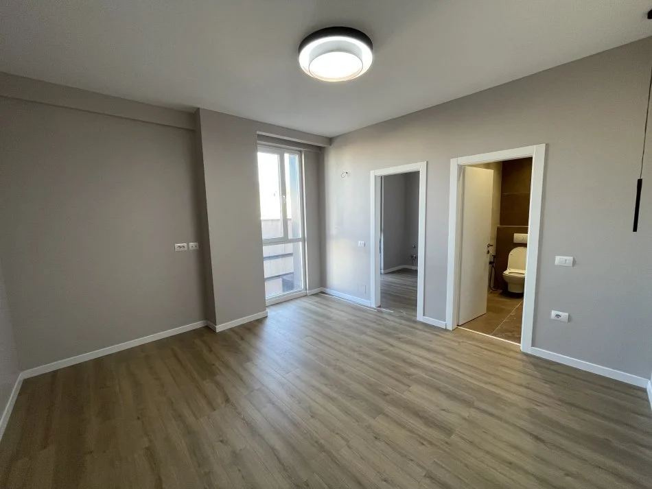 Tirane, jepet me qera apartament 2+1+Aneks+Ballkon Kati 7, 145 m² 650 € (Fusha Aviacuonit)