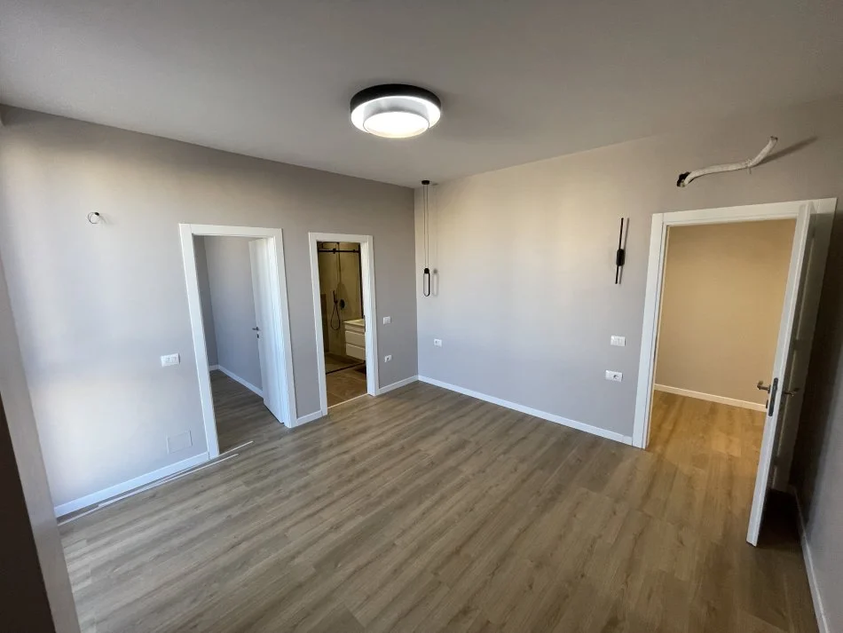 Tirane, jepet me qera apartament 2+1+Aneks+Ballkon Kati 7, 145 m² 650 € (Fusha Aviacuonit)