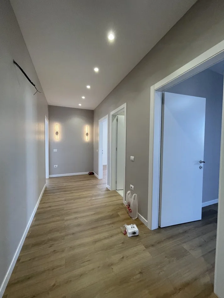 Tirane, jepet me qera apartament 2+1+Aneks+Ballkon Kati 7, 145 m² 650 € (Fusha Aviacuonit)