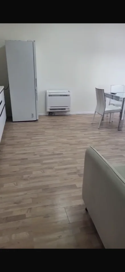 Tirane, jepet me qera apartament 1+1 Kati 3, 65 m² 650 € (Pazari i Ri)