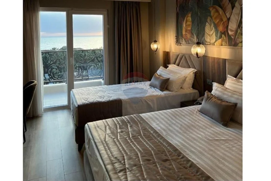 Kavaje, shitet hotel , 3.371 m² (Golem)