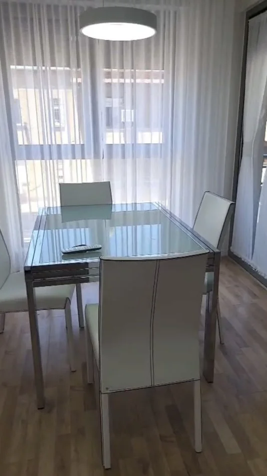 Tirane, jepet me qera apartament 1+1 Kati 3, 65 m² 650 € (Pazari i Ri)