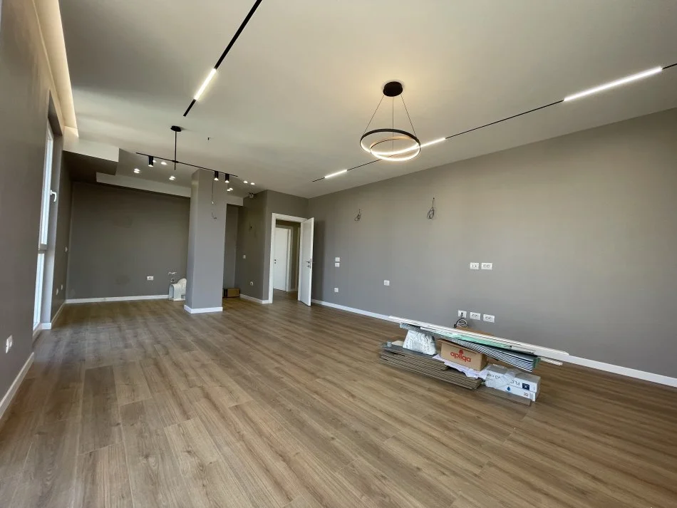 Tirane, jepet me qera apartament 2+1+Aneks+Ballkon Kati 7, 145 m² 650 € (Fusha Aviacuonit)