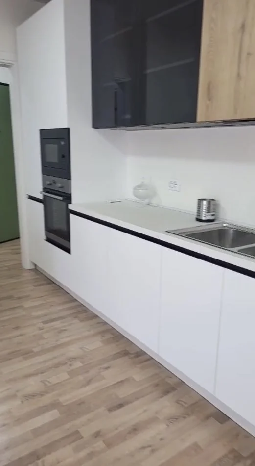 Tirane, jepet me qera apartament 1+1 Kati 3, 65 m² 650 € (Pazari i Ri)