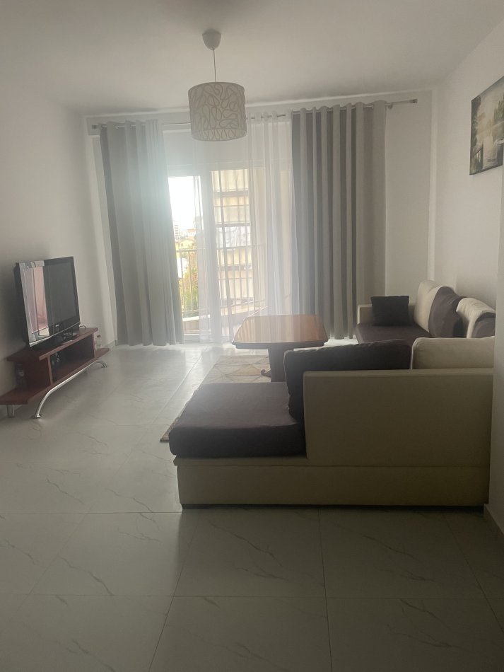 Tirane, jepet me qera apartament 1+1+Ballkon Kati 3, 75 m² 500 € (Hysni gerbolli)