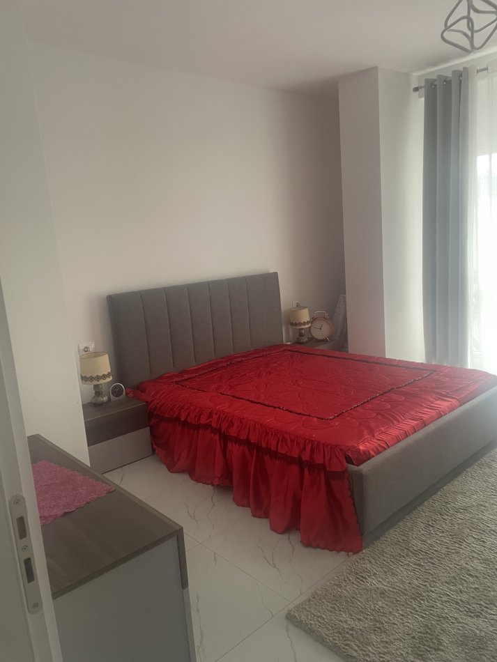 Tirane, jepet me qera apartament 1+1+Ballkon Kati 3, 75 m² 500 € (Hysni gerbolli)