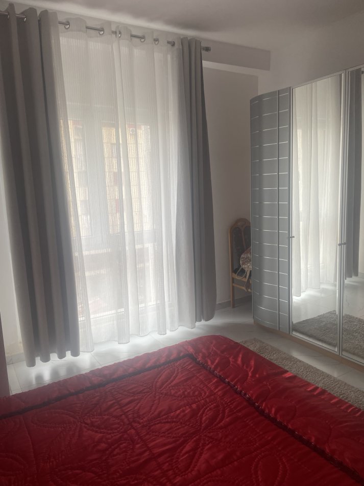 Tirane, jepet me qera apartament 1+1+Ballkon Kati 3, 75 m² 500 € (Hysni gerbolli)