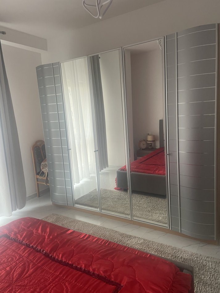 Tirane, jepet me qera apartament 1+1+Ballkon Kati 3, 75 m² 500 € (Hysni gerbolli)