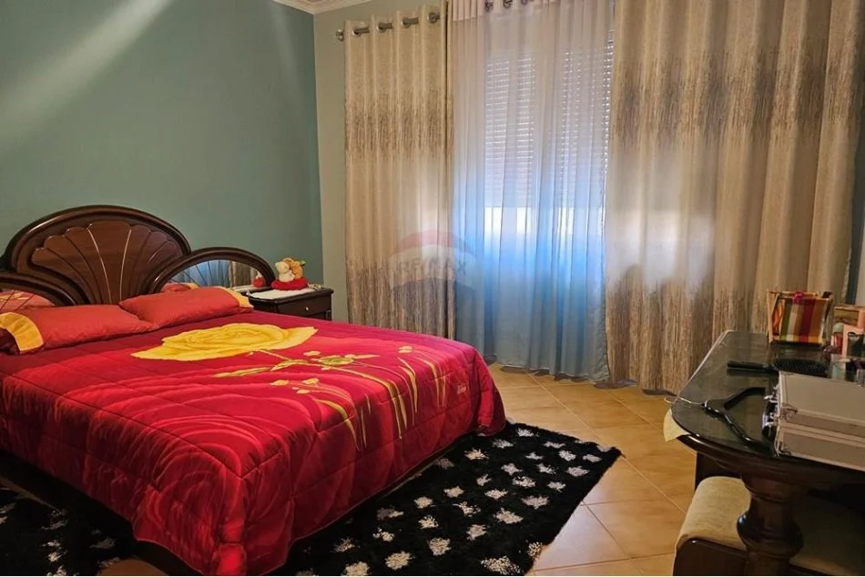 Tirane, shitet apartament 2+1+Ballkon Kati 2, 106 m² 