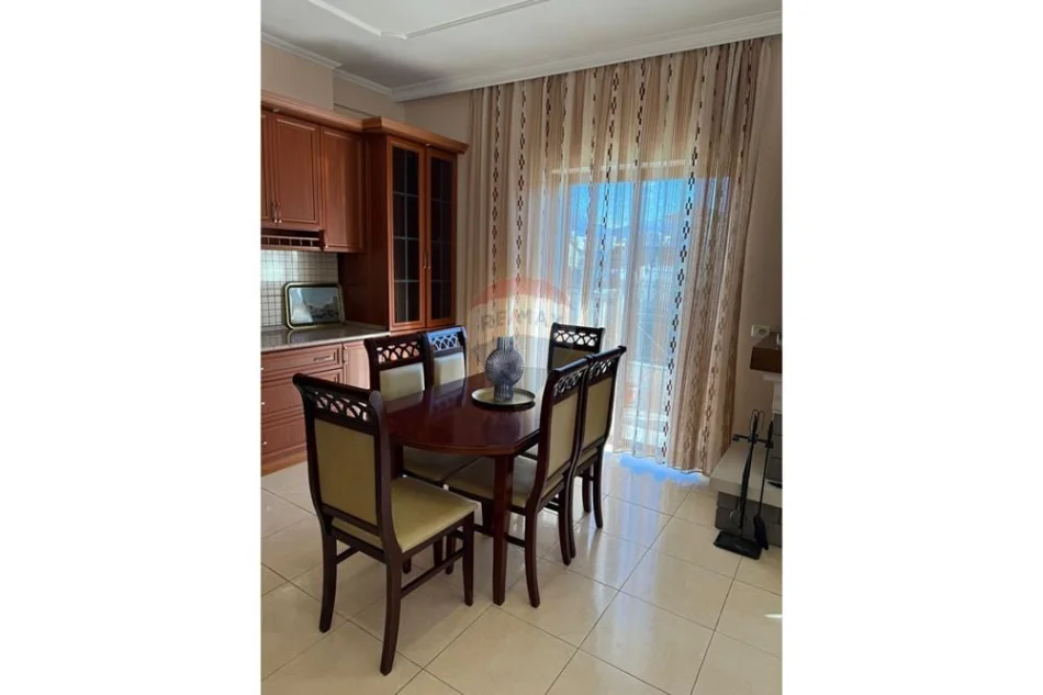 Tirane, jepet me qera Vile 3 Katshe , 505 m² 900 € (Laprake)