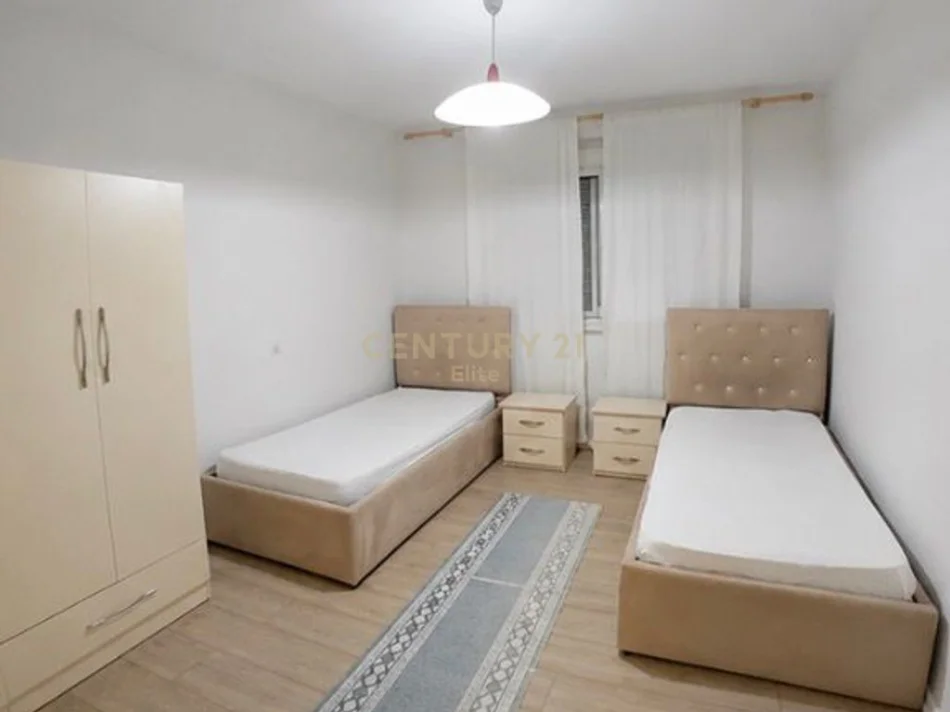 Tirane, shes apartament 3+1 Kati 2, (Xhamlliku)