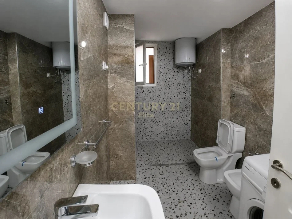 Tirane, shes apartament 3+1 Kati 2, (Xhamlliku)