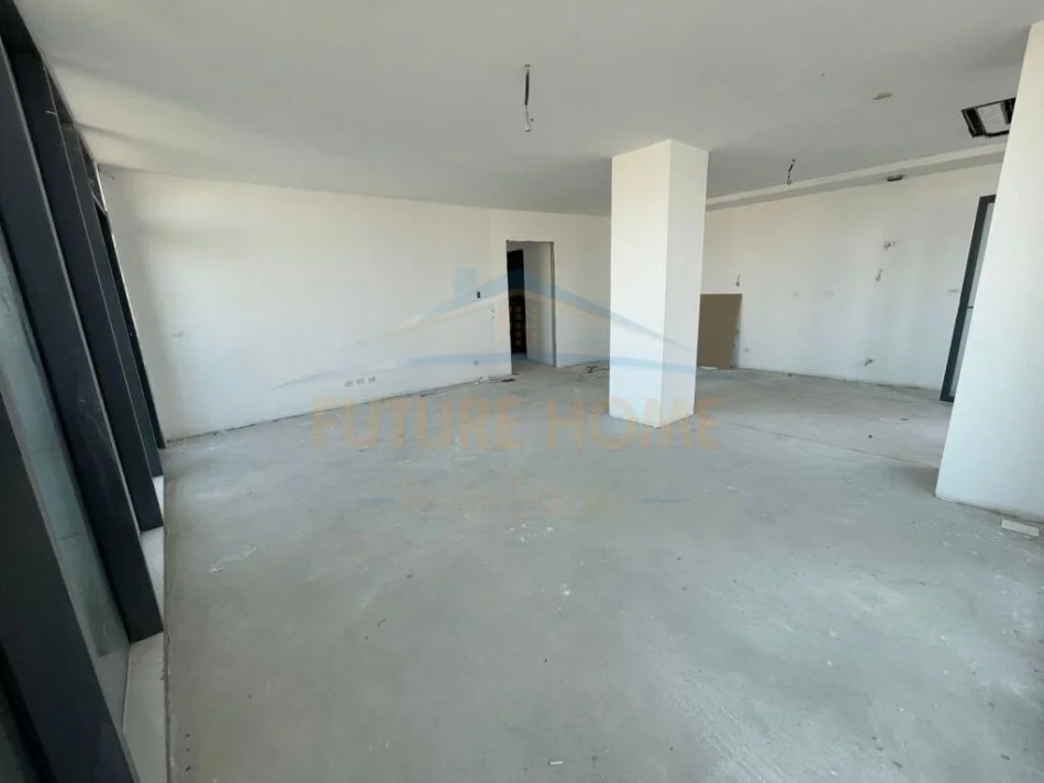 Tirane, shitet apartament 3+1+Ballkon Kati 2, 172 m² 564.000 € (LakeView)