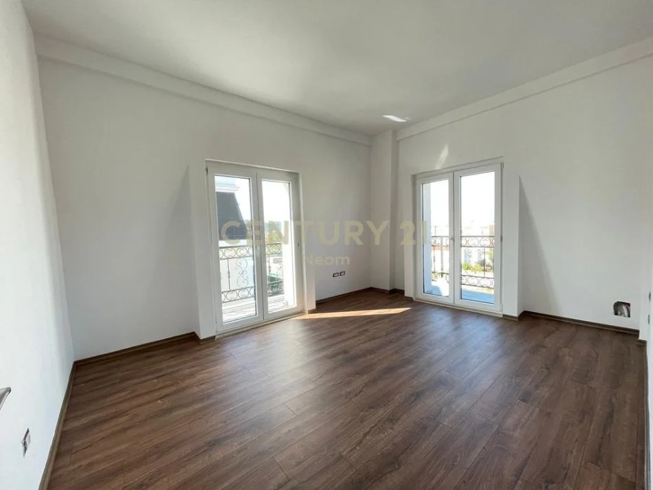 Tirane, shitet apartament 2+1+Aneks+Ballkon Kati 3, 103 m² 158.999 € (Porta Tirane e Re, Sauk i Ri)