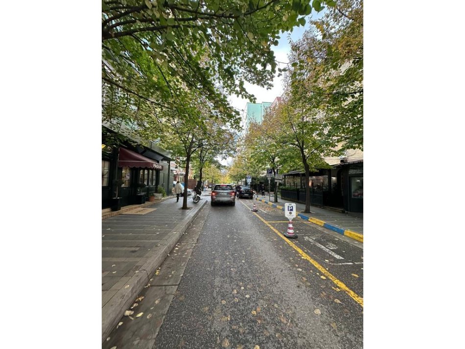 Tirane, jepet me qera lokal Kati 0, 40 m² 1.400 € (Bllok)