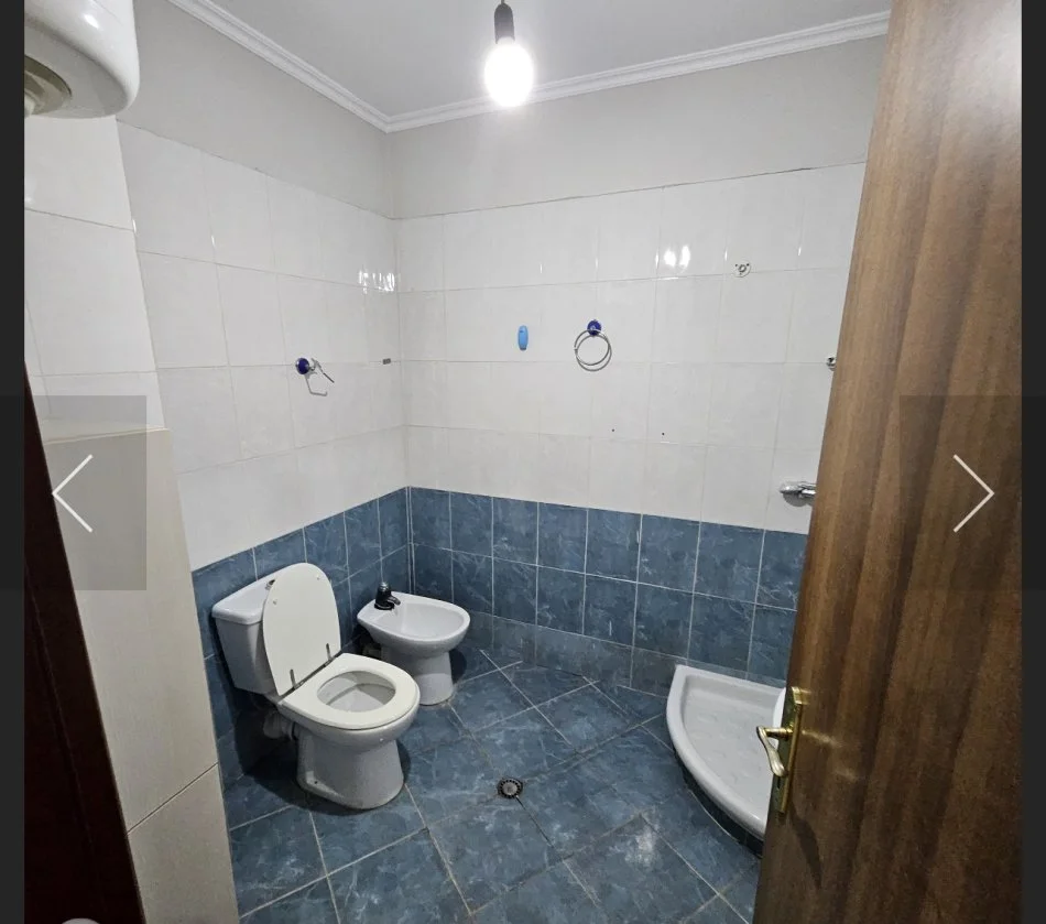 Tirane, jepet me qera apartament 1+1 Kati 11, 100 m² 500 € (Rruga kavajes)