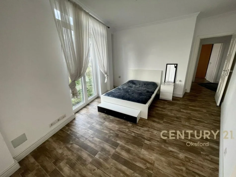 Tirane, shitet Vile 3 Katshe Kati 3, 230 m² 350.000 € (Liqeni Farkes)