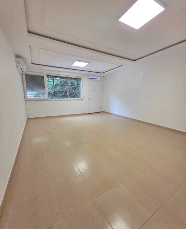 Tirane, jepet me qera ambjent biznesi Kati 0, 200 m² 1.500 € (Stadiumi Dinamo, Tirane)