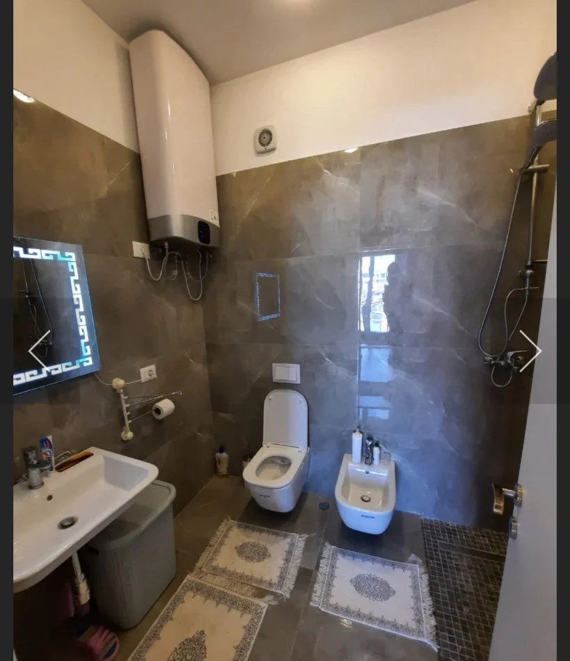 Tirane, jepet me qera apartament 3+1+Ballkon Kati 6, 127 m² 1.300 € (Rruga kavajes)