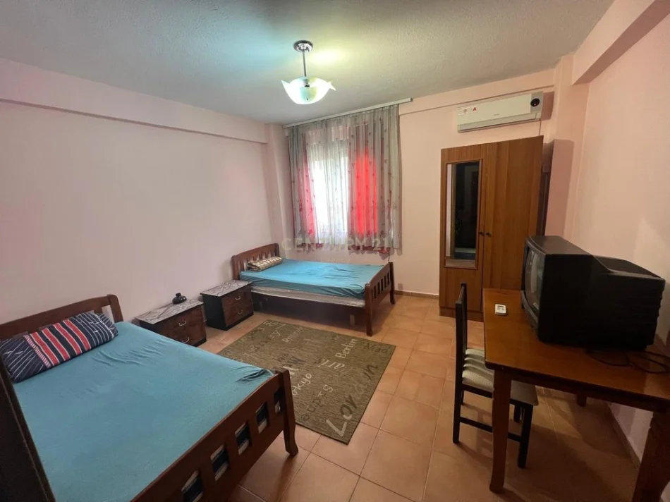 Tirane, shes apartament 1+1 Kati 5, 60 m² (Bulevardi Zogu i Pare)