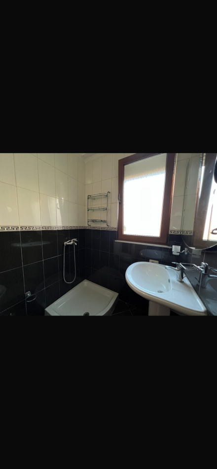 Tirane, jepet me qera apartament 2+1+Ballkon Kati 5, 117 m² 600 € 