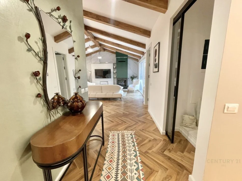 Tirane, jepet me qera apartament+verande | Penthouse 3+1 Kati 3, 260 m² 2.500 € (Residenca Secret Garden)