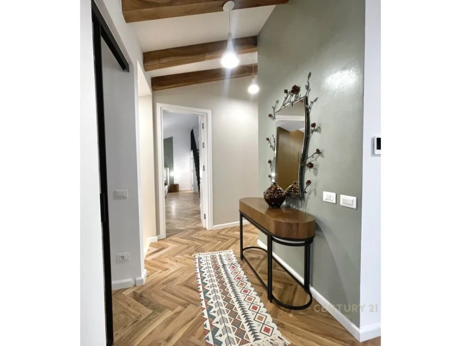 Tirane, jepet me qera apartament+verande | Penthouse 3+1 Kati 3, 260 m² 2.500 € (Residenca Secret Garden)