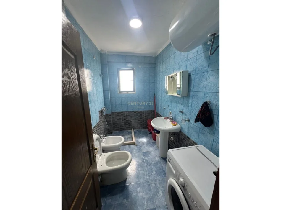 Tirane, shes apartament 1+1 Kati 5, 60 m² (Bulevardi Zogu i Pare)