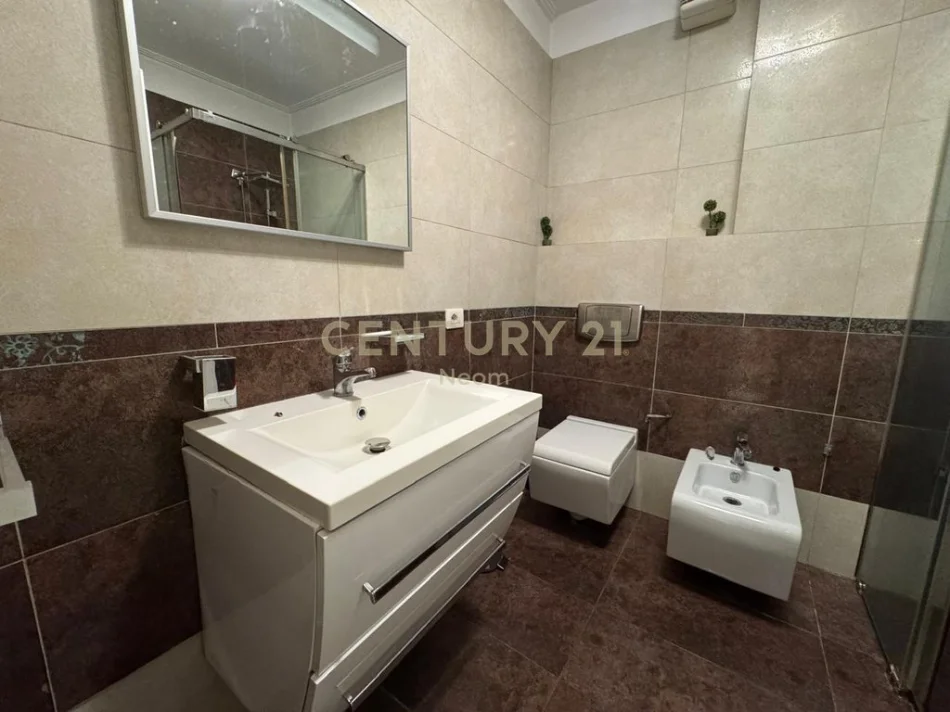 Tirane, shes apartament 1+1 Kati 3, 79 m² 185.000 € (Liqeni Thate)