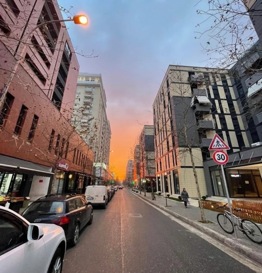 Tirane, jepet me qera apartament 2+1+Ballkon , 95 m² 700 € (Quartum Residence Rruga Panorama)