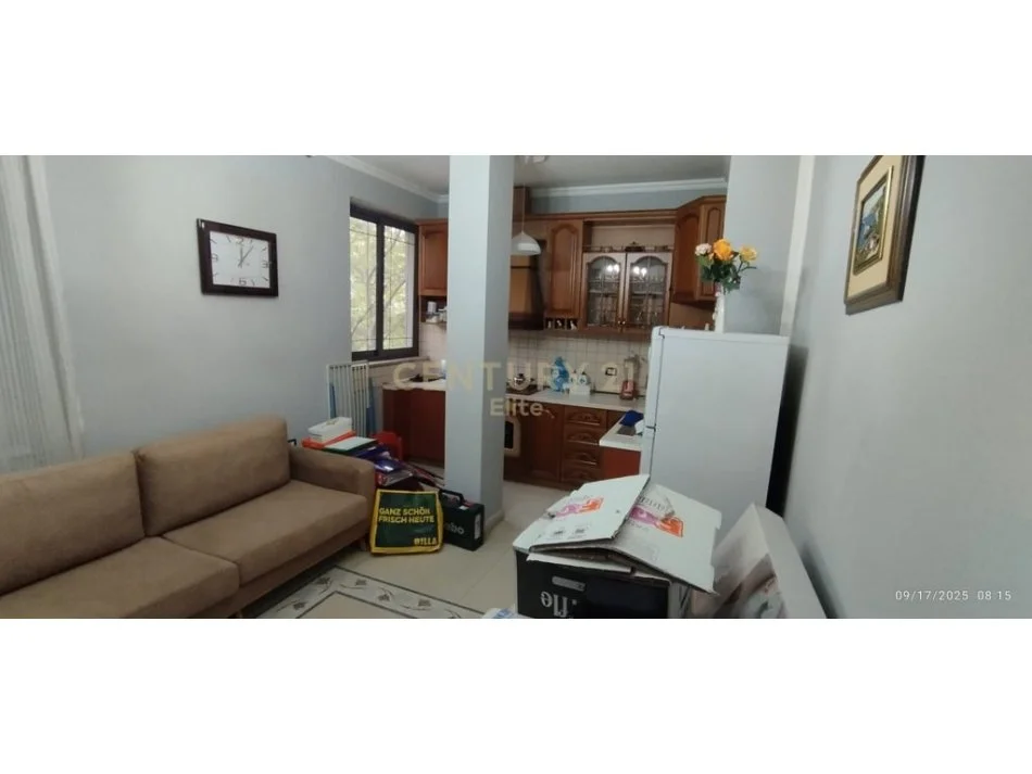 Tirane, jepet me qera apartament 1+1 Kati 2, 65 m² 500 € 