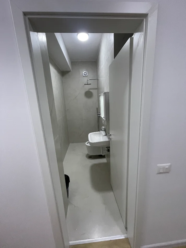 Tirane, jepet me qera apartament 1+1 Kati 9, 55 m² 380 € (Residenca Kadiu ne Ali Dem)