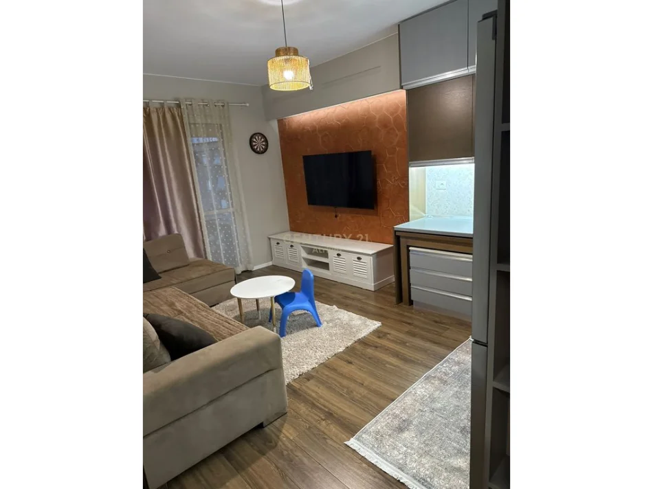 Tirane, jepet me qera apartament 2+1 Kati 4, 56 m² 600 € (Brryli)