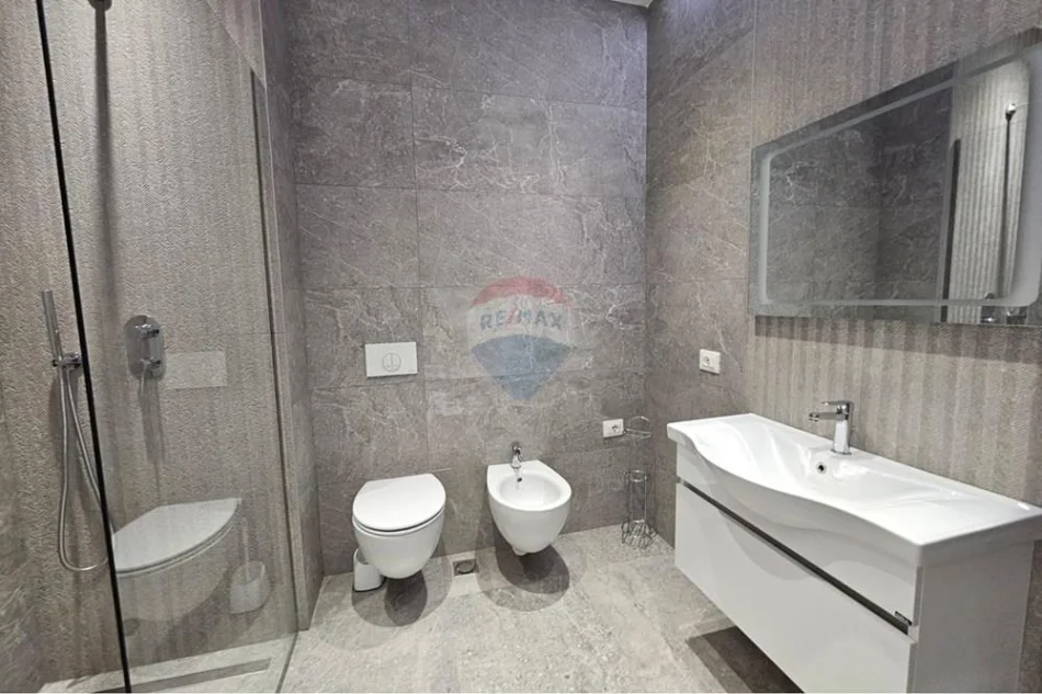 Tirane, jepet me qera apartament 2+1 , 115 m² 1.500 € (Amabasada Amerikane)