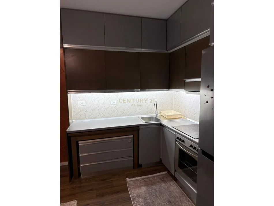 Tirane, jepet me qera apartament 2+1 Kati 4, 56 m² 600 € (Brryli)