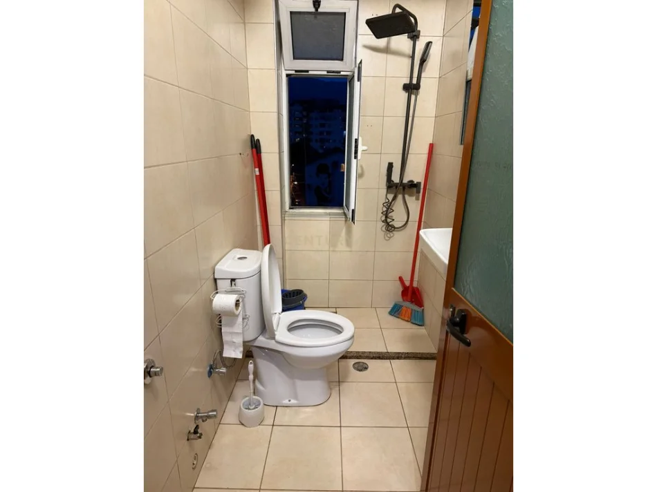 Tirane, jepet me qera apartament 2+1 Kati 4, 56 m² 600 € (Brryli)