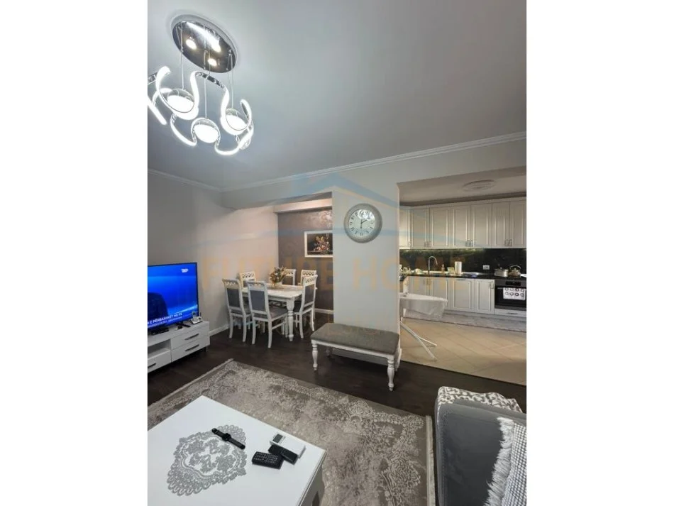 Tirane, shitet apartament 2+1+Ballkon Kati 3, 113 m² 295.000 € (Barrikadave)