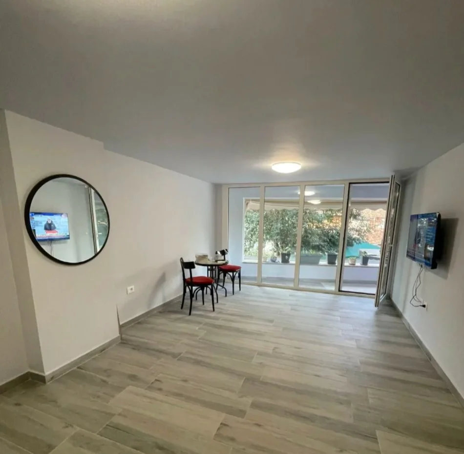 Tirane, jepet me qera ambjent biznesi Kati 0, 500 m² 3.000 € (Rruga Jordan Misja)