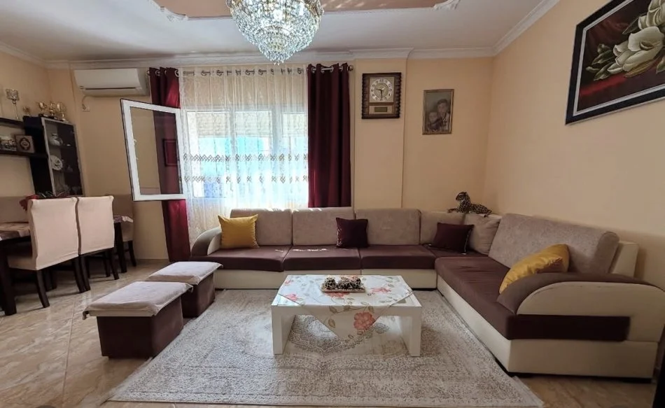 Tirane, shitet apartament 1+1+Ballkon Kati 4, 75 m² 140.000 € (Pran Hipotekes)